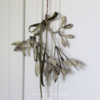 Mistletoe Bunch in Pistachio
