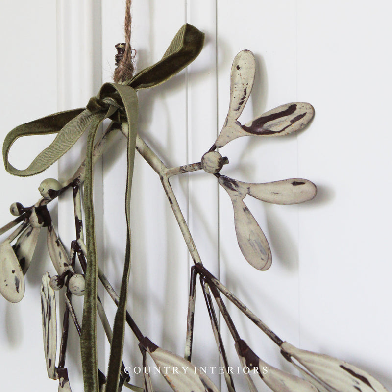Mistletoe Bunch in Pistachio