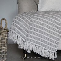 Throw with Stripes and Tassels - 160x130cm